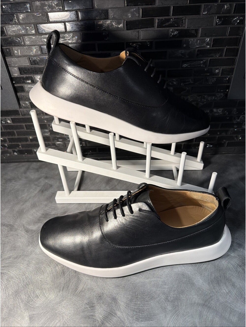 Express Black Leather Lace Up Everyday Performance Hybrid Sneaker-Sz:9
